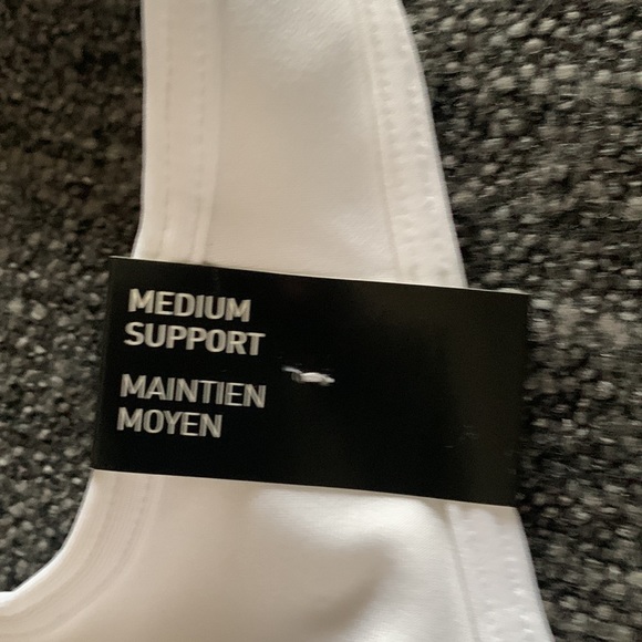 Women’s medium Adidas sports bra - Picture 5 of 12